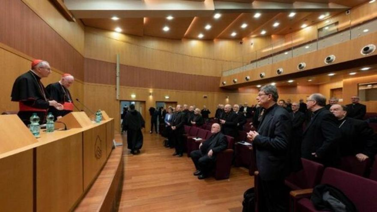 La obsesión evangélica con la guerra entre el Bien y el Mal se extiende por la derecha española